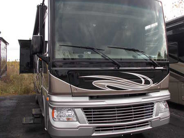 2015 Fleetwood Bounder Photo