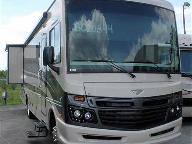 2016 Fleetwood Bounder Photo