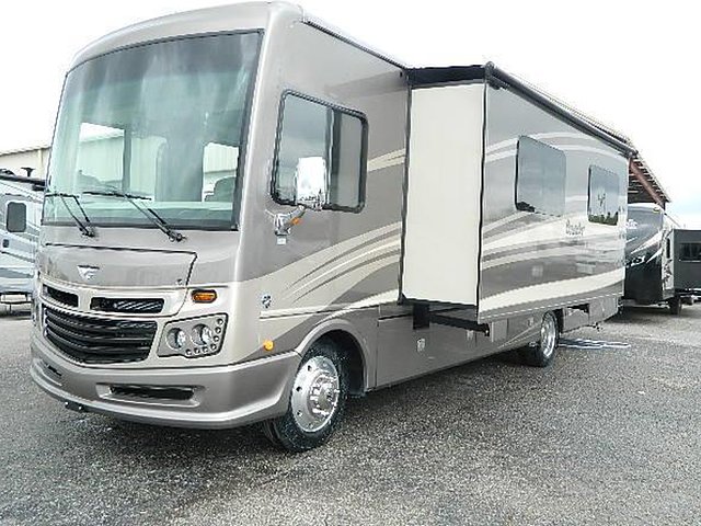 2016 Fleetwood Bounder Photo