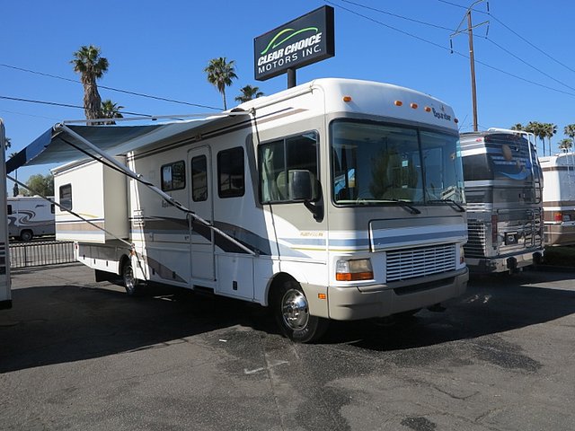 2001 Fleetwood Bounder Photo