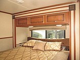 2015 Fleetwood Bounder Photo #27