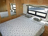 2002 Fleetwood Bounder Photo #6