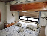 2004 Fleetwood Bounder Photo #12