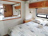 2004 Fleetwood Bounder Photo #13
