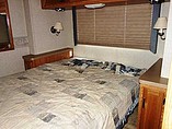 2005 Fleetwood Bounder Photo #13
