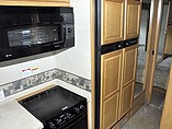 2007 Fleetwood Bounder Photo #30