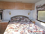 2000 Fleetwood Bounder Photo #18