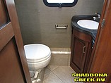 2015 Fleetwood Bounder Photo #21