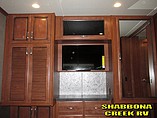 2015 Fleetwood Bounder Photo #27