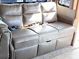 2015 Fleetwood Bounder Photo #26