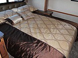 2015 Fleetwood Bounder Photo #39