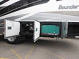 2015 Fleetwood Bounder Photo #6