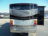 2015 Fleetwood Bounder Photo #7