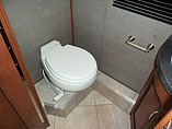 2015 Fleetwood Bounder Photo #35