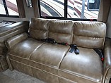 2015 Fleetwood Bounder Photo #8