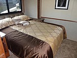 2015 Fleetwood Bounder Photo #12