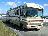 1998 Fleetwood Bounder Photo #3