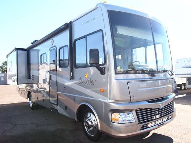 2007 Fleetwood Bounder Photo