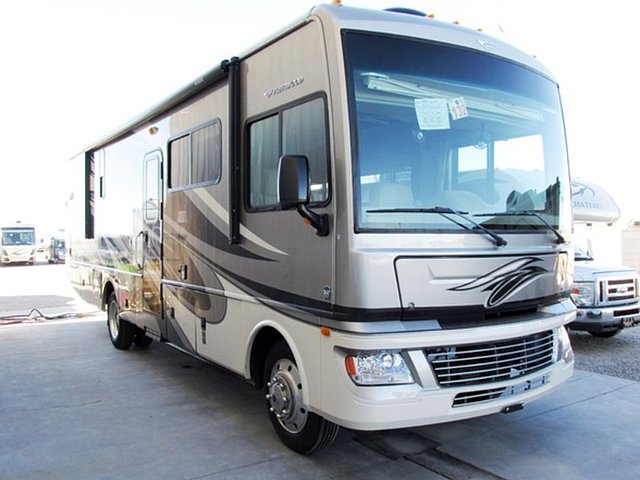 2011 Fleetwood Bounder Photo