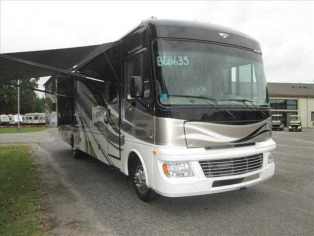 2015 Fleetwood Bounder Photo