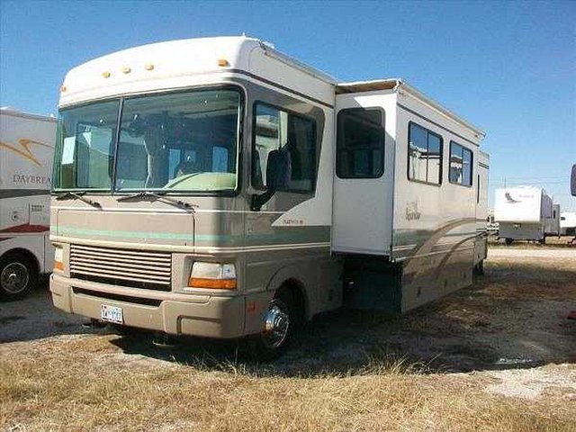 2000 Fleetwood Bounder Photo