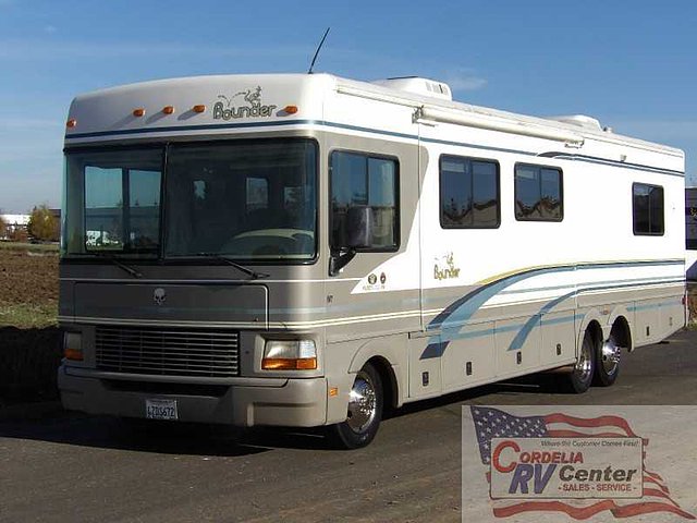 2000 Fleetwood Bounder Photo