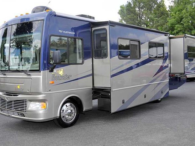 2007 Fleetwood Bounder Photo