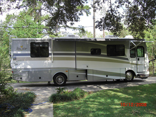2006 Fleetwood Bounder Photo