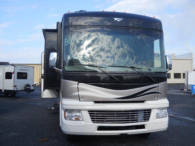 2015 Fleetwood Bounder Photo