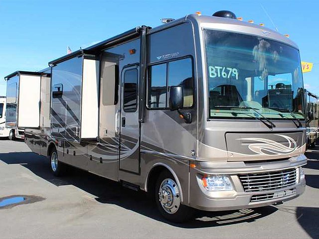 2015 Fleetwood Bounder Photo