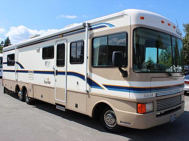 1998 Fleetwood Bounder Photo