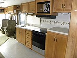 2005 Fleetwood Bounder Photo #22