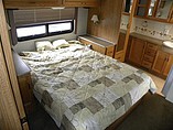 2005 Fleetwood Bounder Photo #37