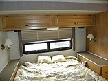 2005 Fleetwood Bounder Photo #38