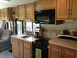 2007 Fleetwood Bounder Photo #11