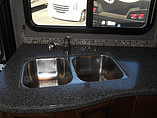 2015 Fleetwood Bounder Photo #11