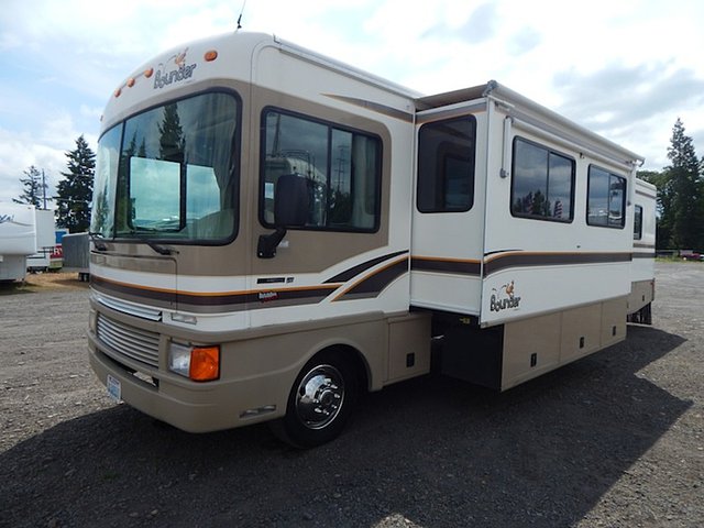 1999 Fleetwood Bounder Photo