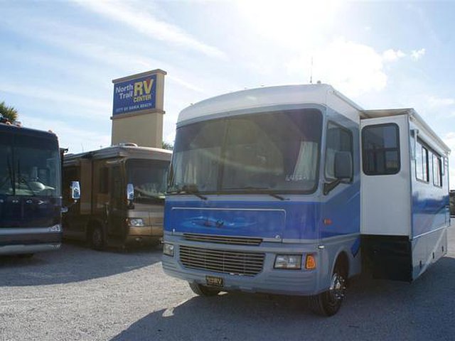 2005 Fleetwood Bounder Photo