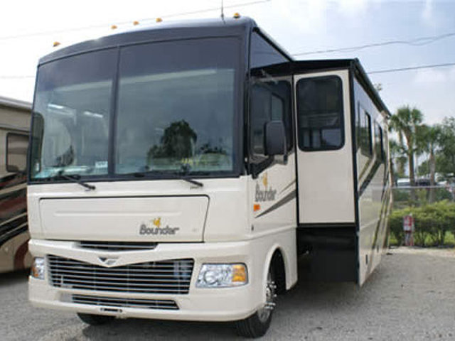 2007 Fleetwood Bounder Photo