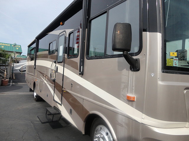 2007 Fleetwood Bounder Photo