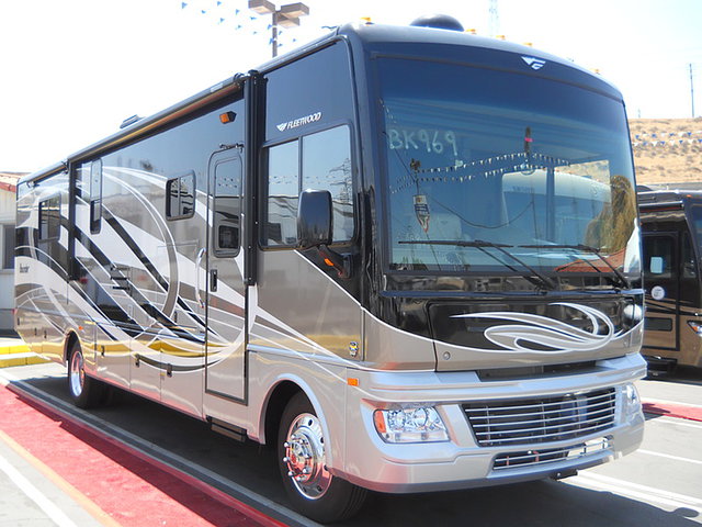 2015 Fleetwood Bounder Photo