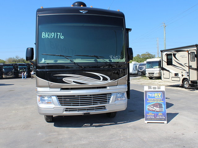 2015 Fleetwood Bounder Photo