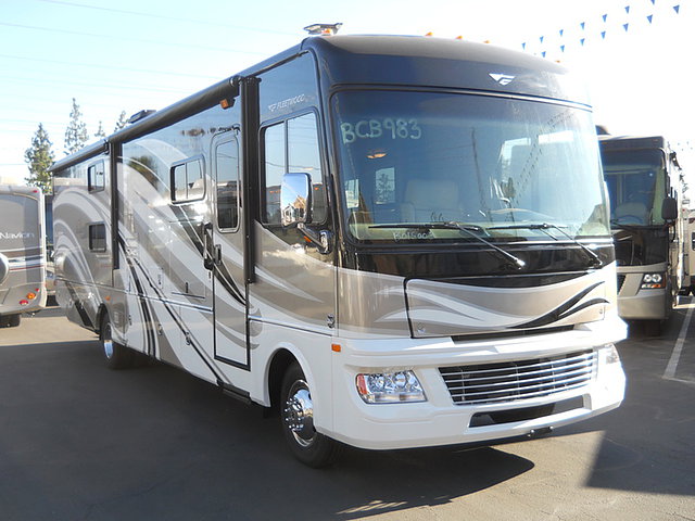 2015 Fleetwood Bounder Photo