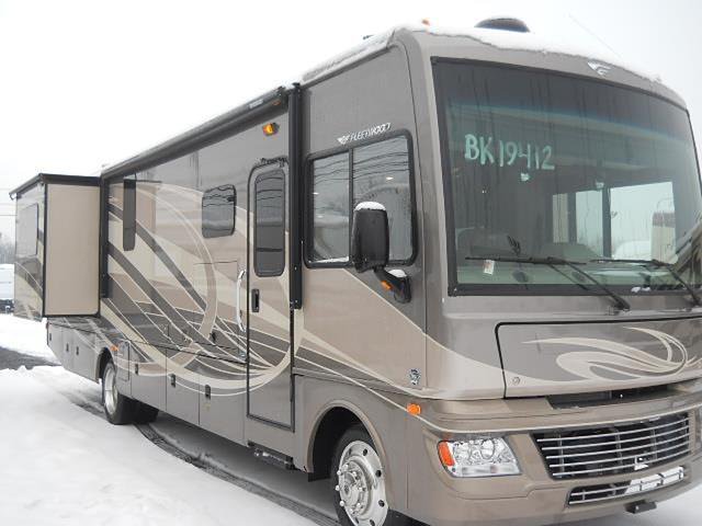 2015 Fleetwood Bounder Photo