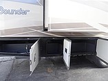 2015 Fleetwood Bounder Photo #19