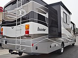 2015 Fleetwood Bounder Photo #4