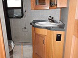 2015 Fleetwood Bounder Photo #30