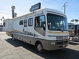 2003 Fleetwood Bounder Photo #2