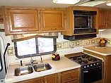 2003 Fleetwood Bounder Photo #33