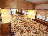 1999 Fleetwood Bounder Photo #29